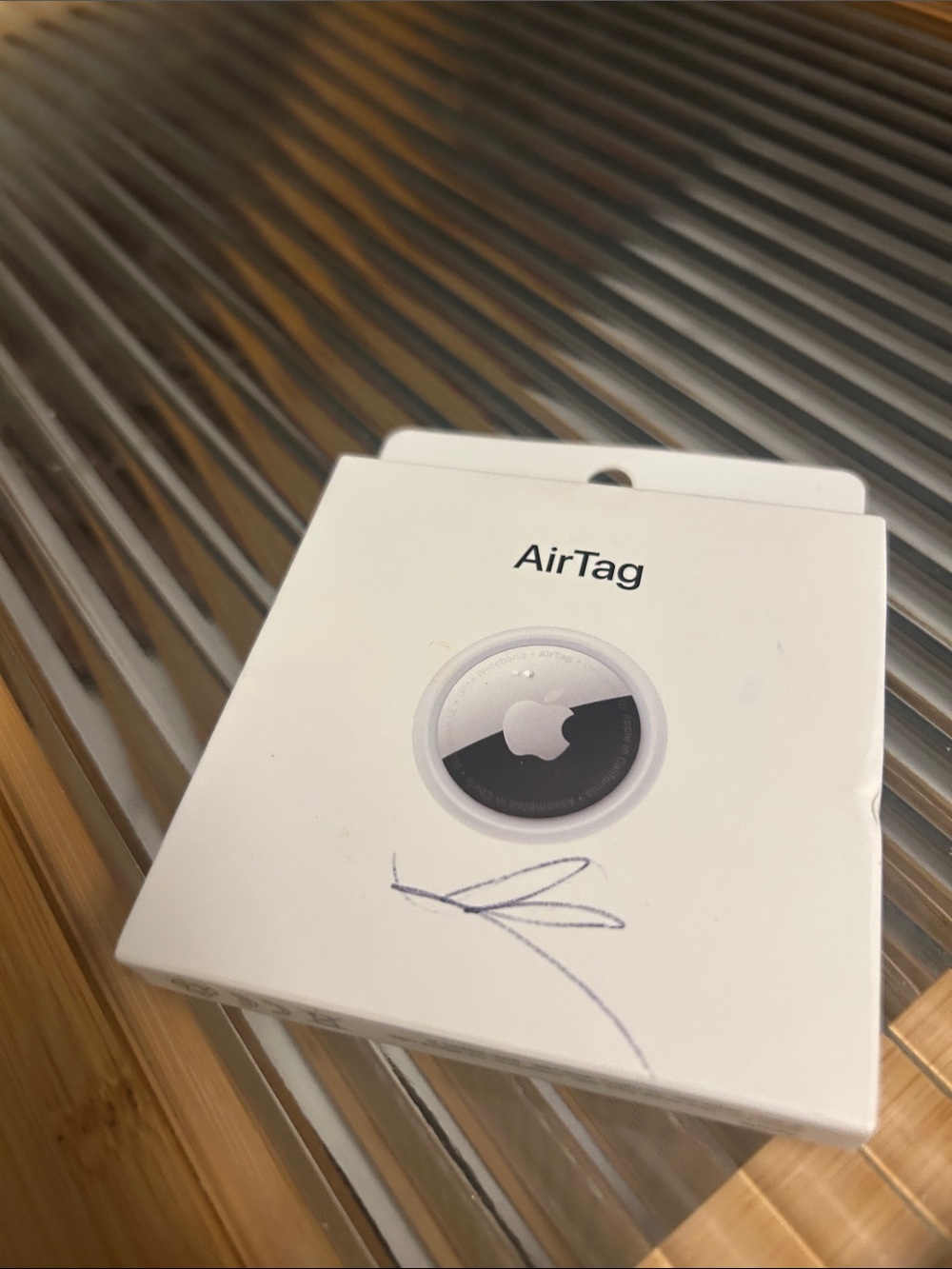 Apple White AirTag in Retail Box - Picture 4 of 4